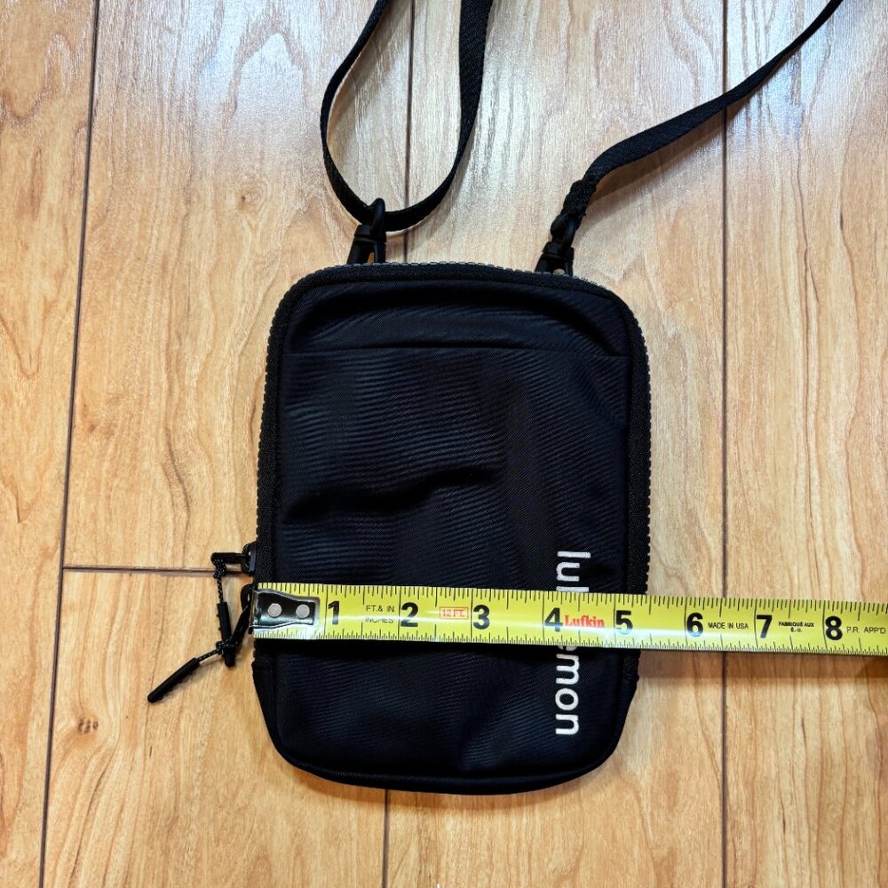 Lululemon Easy Access Crossbody Bag Black Small Travel Pouch Purse One Size - Picture 4 of 8